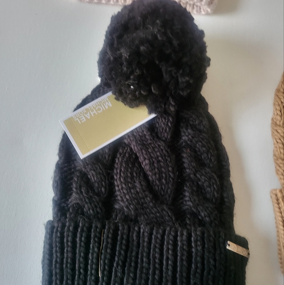 NWT MICHAEL KORS Cable Knit Fleece Pom Pom Hat. Os - Picture 1 of 2